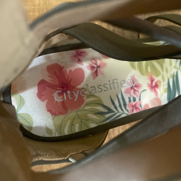 City classified Olive green Strappy gladiator Sandals size 9 - Picture 5 of 10